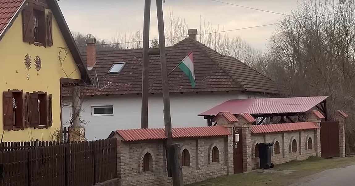 A cigánymentes borsodi falu: az elítélt polgármester dönti el, ki vehet házat