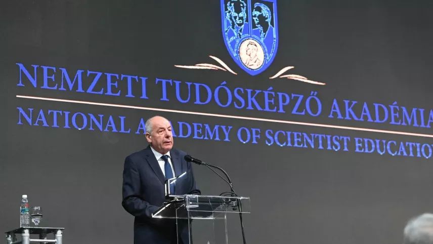 Egy késői tudományos fokozatszerzés genezise