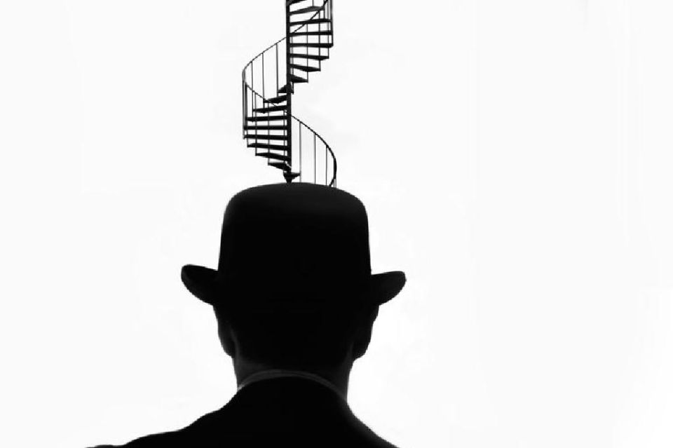 Lépcsőházy gondolatok – Lokális világháború, megbékélés, hotdog