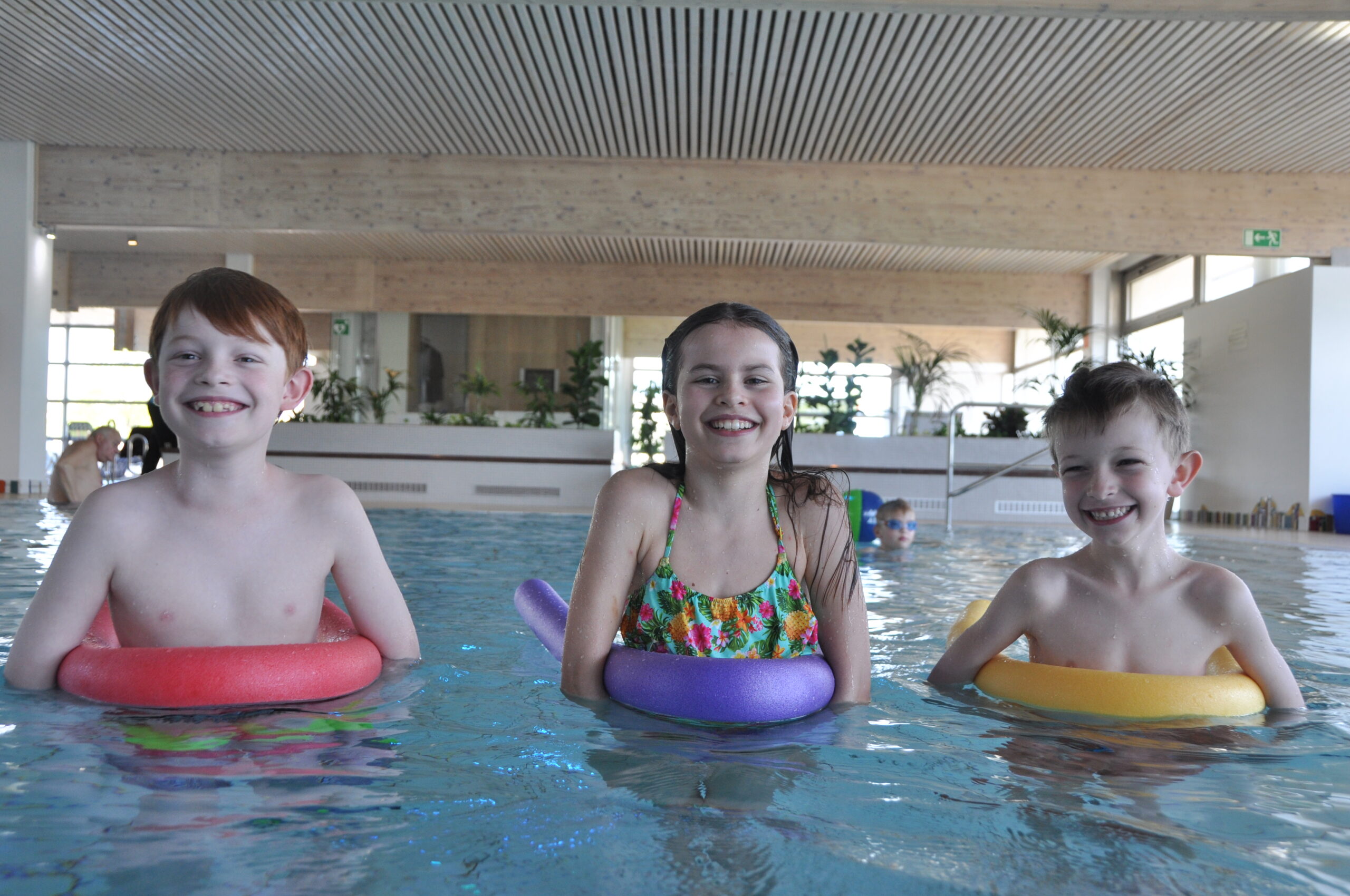 Ingyenes úszótanfolyam bécsi gyerekek, fiatalok számára