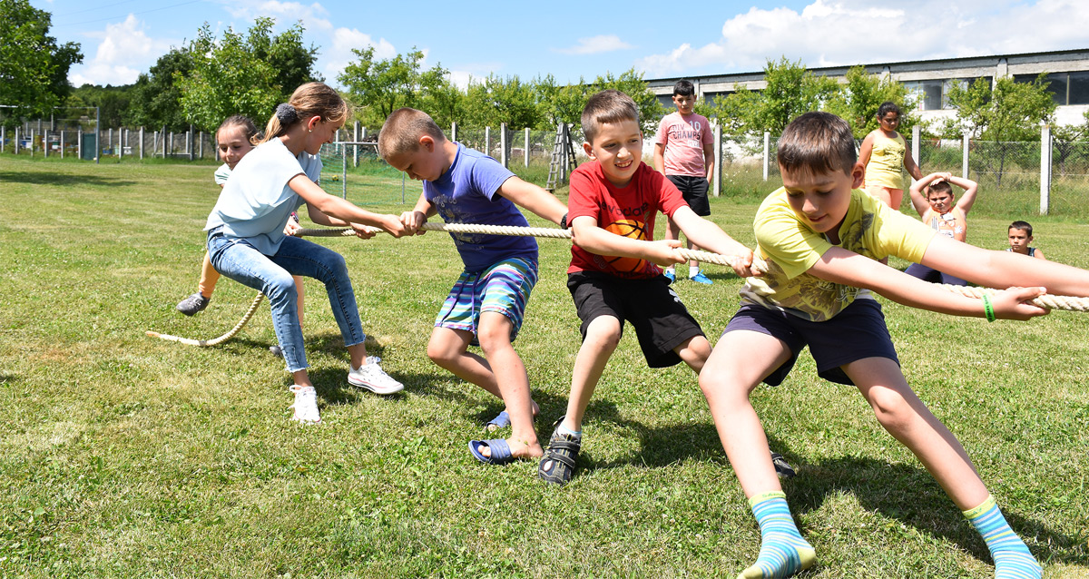Kaland, kihívás, közösség: jó 210 ezer gyerek táborozik az idén