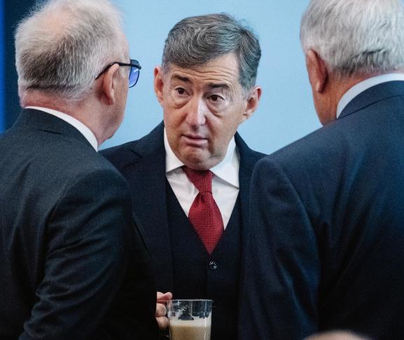 Pánik és kapkodás a Fideszben: már Mészáros Lőrincet is hadrendbe állították