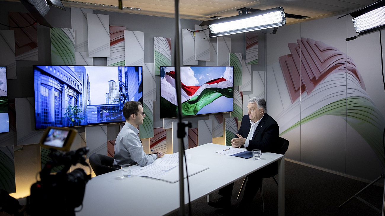 Miért köszörüli a torkát Orbán?