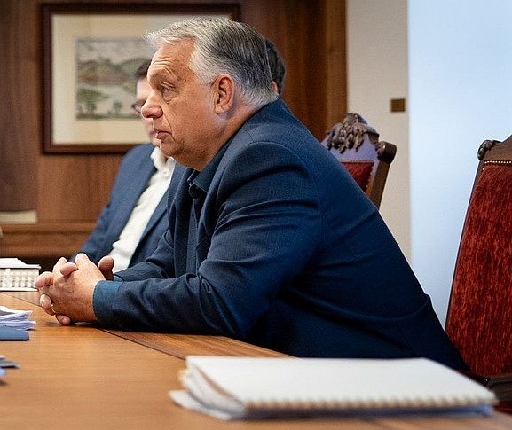 Mivel zsarolhatják Orbánt az oroszok?