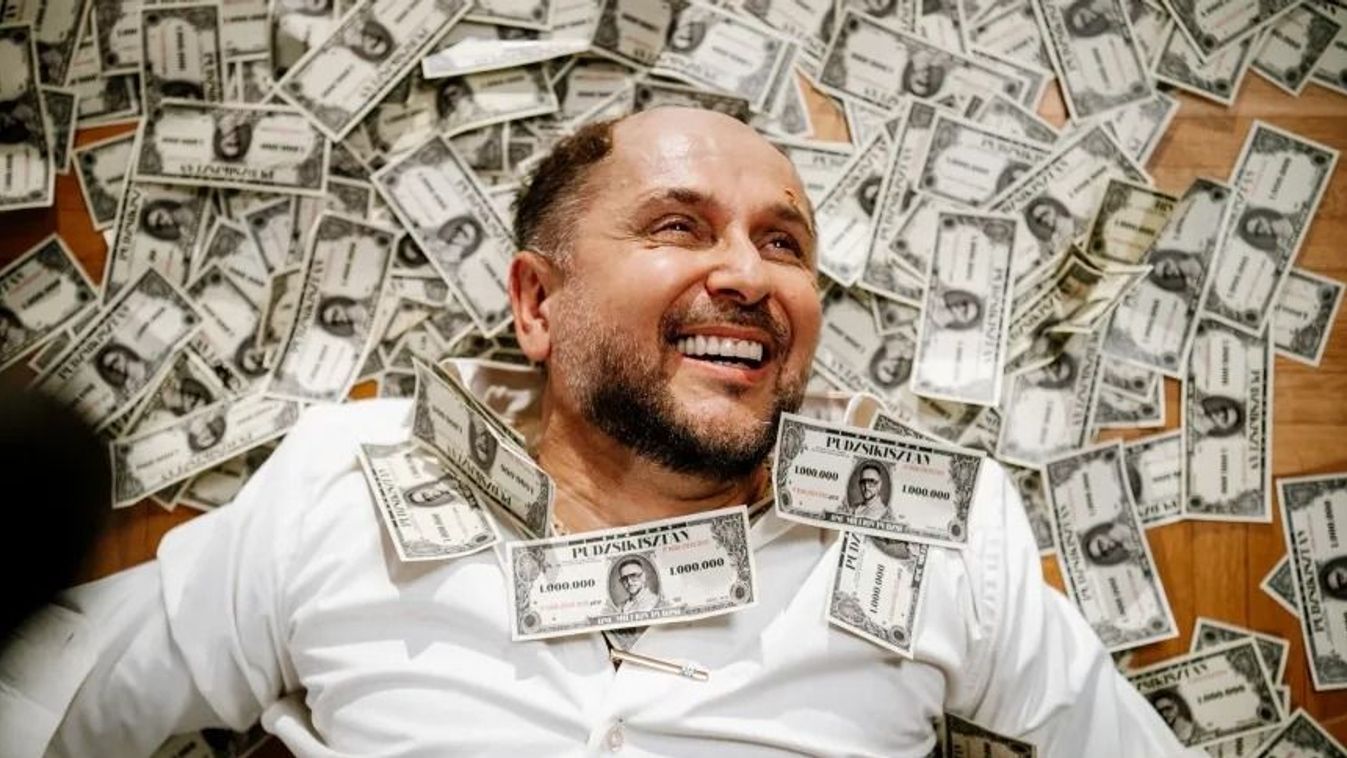 Kivégzés a színpadon: fejbe lőtték Bindzsisztán miniszterelnökét