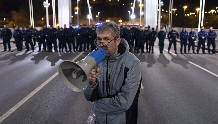 Bolondokháza – Magyar az ellenálló, Hadházy a kollaboráns?