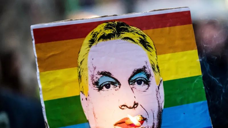 Megmentették Orbánt egy újabb öngóltól: nem büntetik meg a Pride résztvevőit