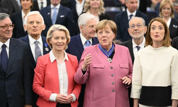 „Európai Becsületrend” – Strasbourgban első alkalommal adták át a European Order of Merit kitüntetéseit