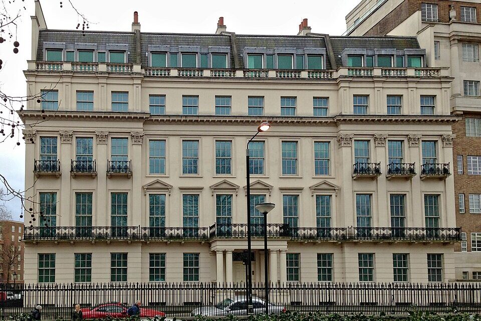 Tünde T. Guildford: A házban a pénz lakik