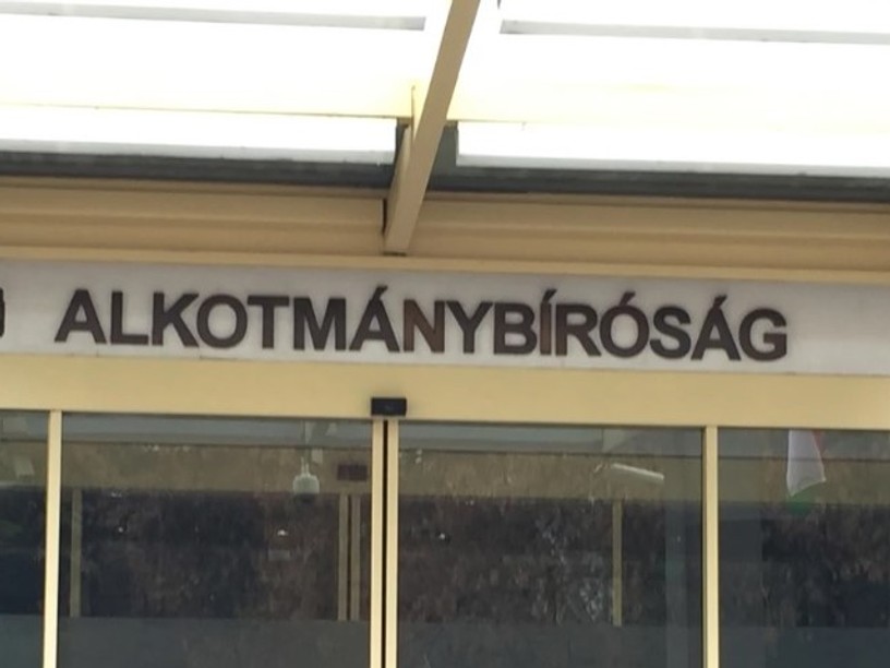 Visszautasította az Alkotmánybíróság az alaptörvény-módosítások elleni Fidesz-KDNP-s beadványokat